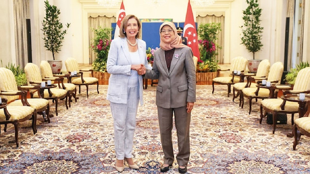 Nancy Pelosi, Singapur  Cumhurbaşkanı Halime Yakup ile görüştü.