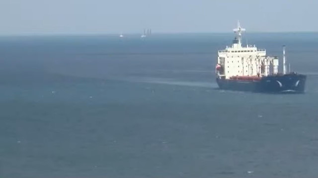 Küresel tahıl krizinin çözümüne yardımcı olması amacıyla 22 Temmuz 2022’de Türkiye, Rusya Federasyonu, Ukrayna ve Birleşmiş Milletler arasında imzalanan "Tahıl ve Yiyecek Maddelerinin Ukrayna Limanlarından Emniyetli Sevki Girişimi" belgesi kapsamında Odessa Limanı'ndan hareket eden mısır yüklü Razoni kuru yük gemisi İstanbul Boğazı Karadeniz girişine gece saatlerinde ulaşarak demirledi.