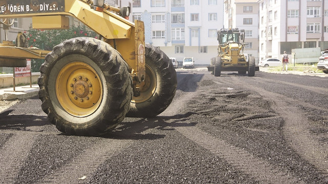 Kafkas Mahallesi’nin bazı sokaklarındaki bozuk ve yıpranmış yollar asfaltlandı.