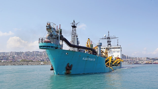 Trabzon Limanı çöpten arındırıldı