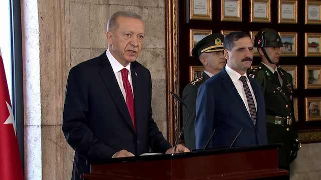 Cumhurbaşkanı Erdoğan başkanlığındaki YAŞ üyeleri Anıtkabir'i ziyaret etti.