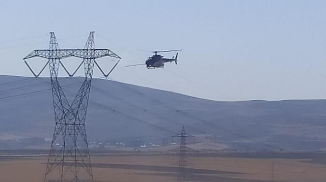 Köylüler tarafından bir helikopterin yüksek gerilim hattına takıldığı ihbarı üzerine ekipler alarma geçti. 

