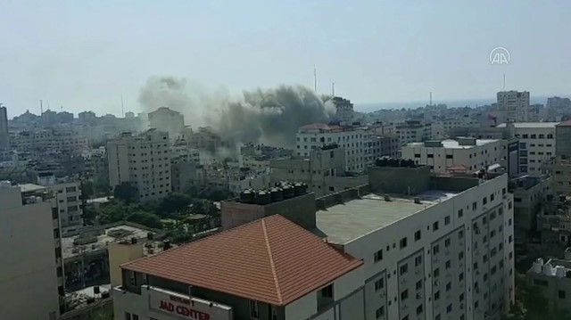 İsrail Gazze Şeridi'ni vurduğunu açıkladı