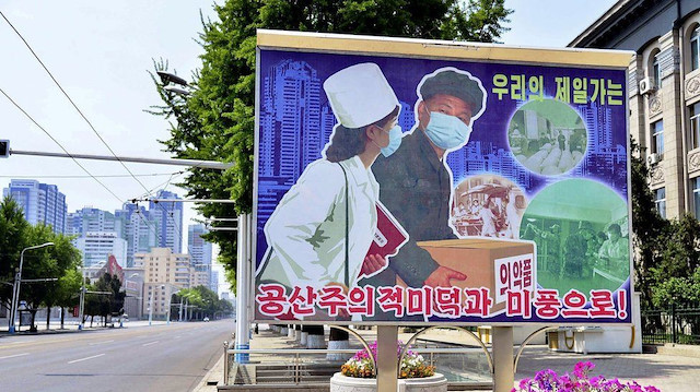 K.Kore'de Koronavirüs ile ilgili  bir pankart