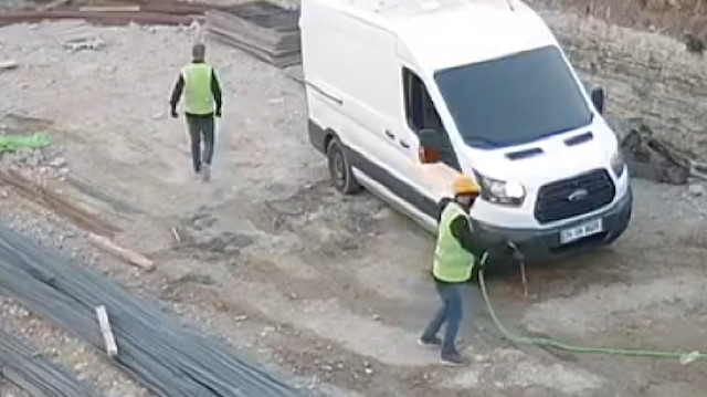 İstanbul Bakırköy'de baretli ve yelekli hırsızlar 'bizi patron gönderdi' diyerek soydular
