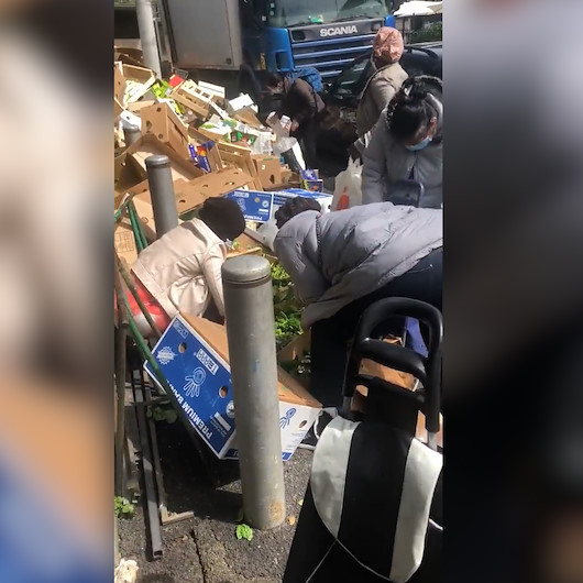 Pariste Fransızların çöpten yiyecek topladığı görüntüler viral oldu
