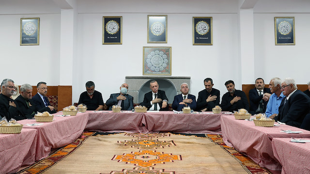 Cumhurbaşkanı Erdoğan, Muharrem orucunu Cemevi'nde açtı.