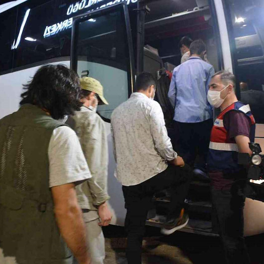 Kilis'te yurda yasa dışı yollardan girdikleri belirlenen 22 kişi yakalandı