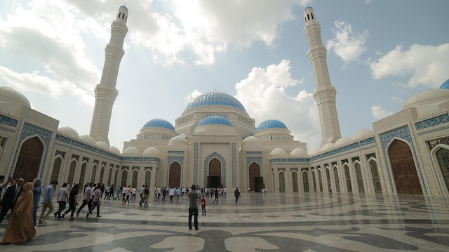 Orta Asya'nın Kazakistan'da açılan en büyük camisi: Büyük Nur Sultan
