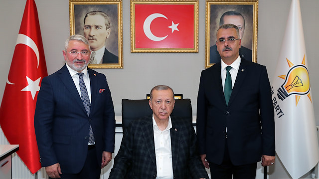 ​Cumhurbaşkanı Erdoğan AK Parti Çorum İl Başkanlığı'nı ziyaret etti .