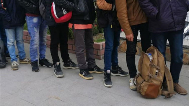 Kırklareli'nde yasa dışı yollarla yurda giren 22 düzensiz göçmen yakalandı