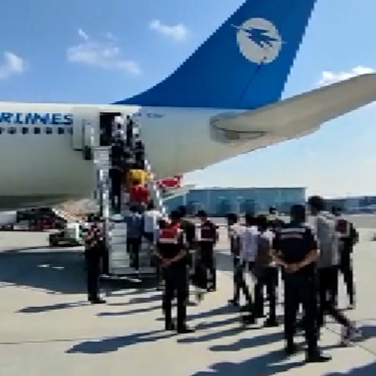 Sınır dışı edilecek 227 Afganistan uyruklu düzensiz göçmen Kırklarelinden gönderildi
