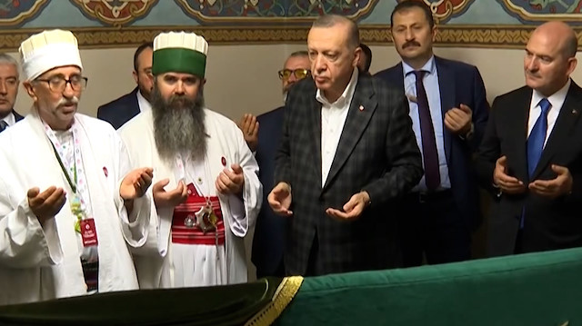 Cumhurbaşkanı Erdoğan Hacı Bektaş Veli'nin türbesini ziyaret etti