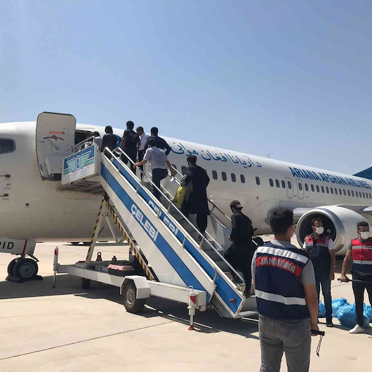 Iğdır ve Ağrı’dan Türkiye’ye yasa dışı yollarla giriş yapan Afganistan uyruklu 136 göçmen ülkelerine gönderildi