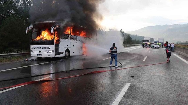TEM’de yolcu otobüsü alev alev yandı