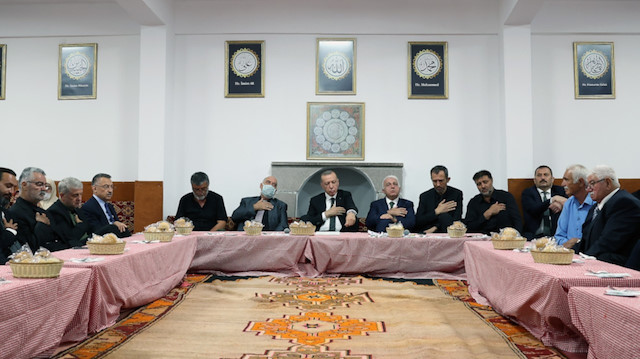 Cumhurbaşkanı Erdoğan geçen hafta Hüseyin Gazi Cemevi'ne ziyarette bulunmuştu.

