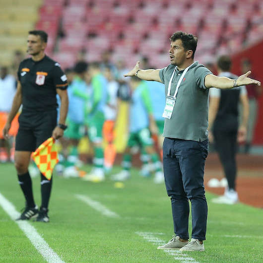 Emre Belözoğlu ile taraftar arasında gerginlik: "Çıkartın bu adamı!"