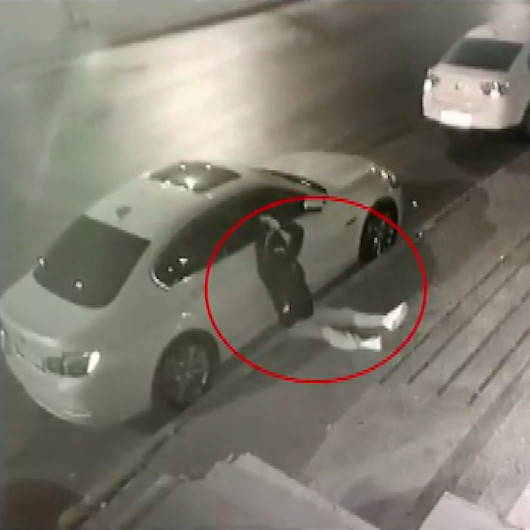 Lüks otomobilin hayalet göstergesini saniyeler içinde çaldı