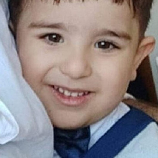 وفاة طفل سوري اختناقًا داخل سيارة والديه