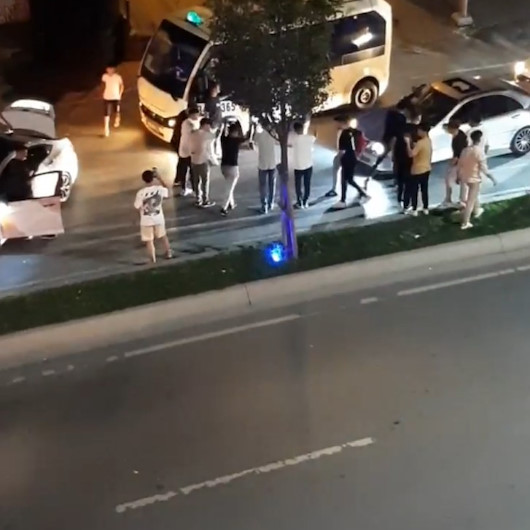Sultangazide asker uğurlamasında yol kesip havaya ateş açan magandalar kamerada