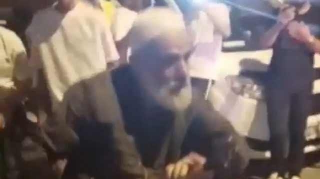 Bağcılar'daki asker eğlencesinde bastonuyla dans eden dede gündem oldu