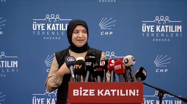 Üye Katılım Töreni'nde başörtülü kadına CHP'li partiliden sufle: