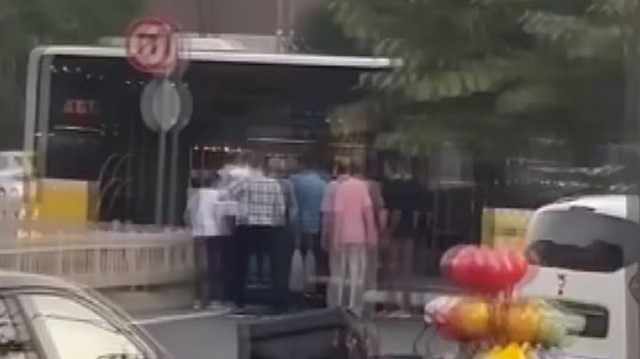 Eyüpsultan'da arızalanan İETT trafiği kilitledi