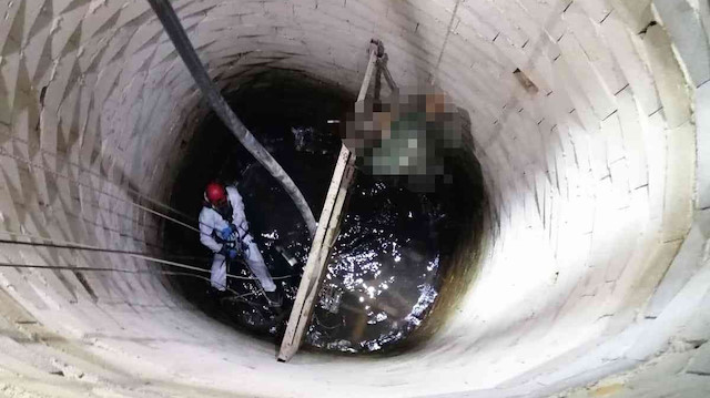 Kayıp şahsın evinin 500 metre ilesinde bulunan su kuyusunu da kontrol eden ekipler, Çetin’in cansız bedenine ulaştı.