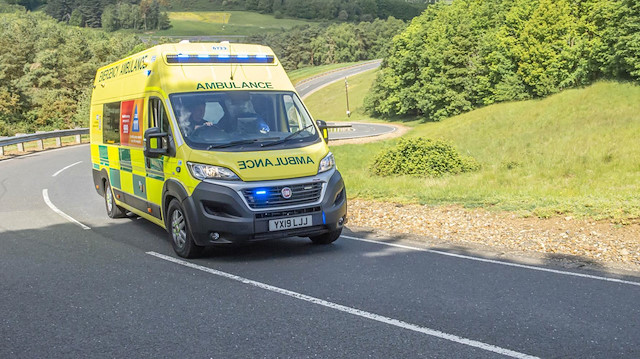 İngiltere'de düşüp yaralanan kadın 40 saat ambulans bekledi.