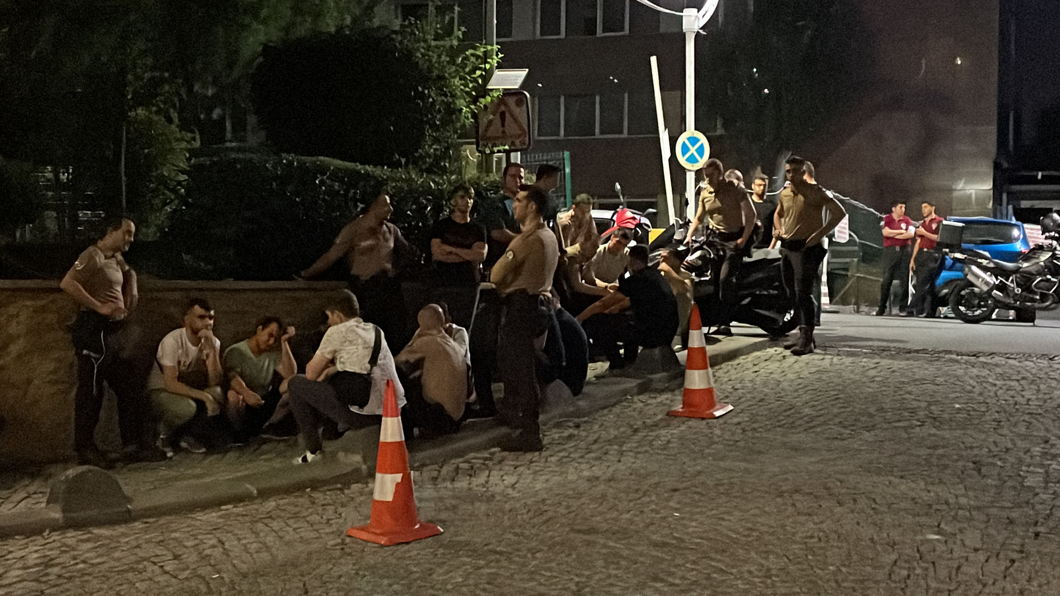 İstanbul'da sokak düğününe müdahaleye giden bekçilere saldırı: Bir bekçi  şehit dört bekçi yaralı | İstanbul Haberleri