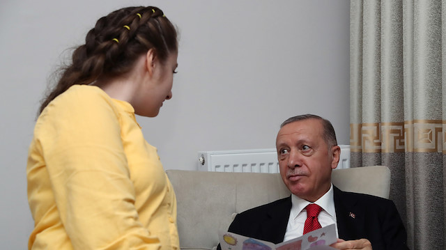 Cumhurbaşkanı Erdoğan'ın konuk olduğu evde Ecemsu'nun hediye ettiği şiirin hikayesi