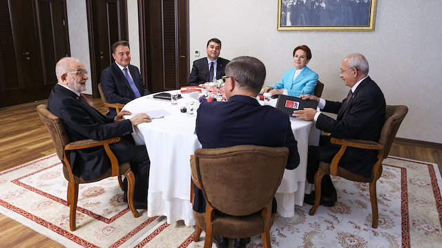 Altı muhalefet partisi genel başkanının bir araya geldiği toplantı.