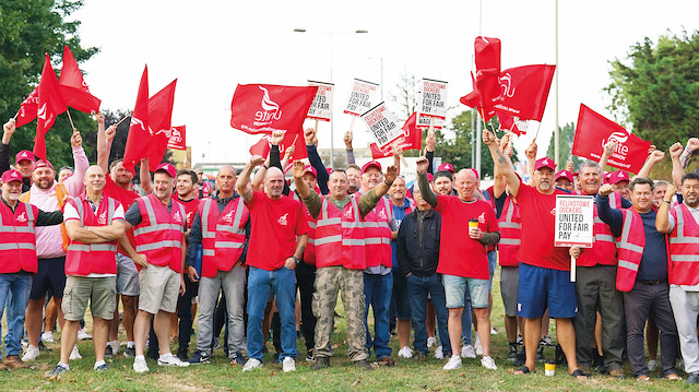 Avrupa’da grev dalgası: İşçiler düşük ücret karşısında isyan etti