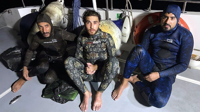 Ekipler, Filistin uyruklu 3 kaçak göçmeni daha yakalayıp, kıyıya getirdi.