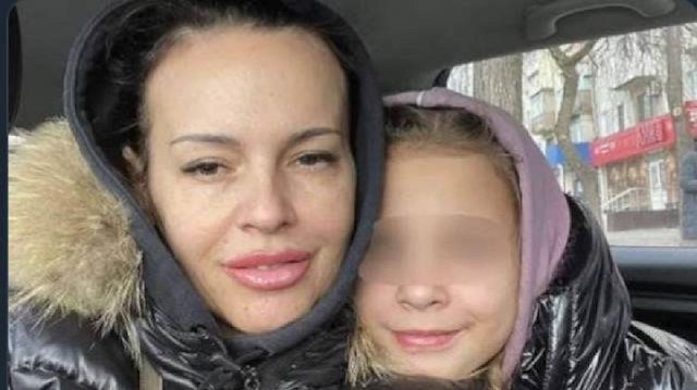 43 yaşındaki Natalya Vovk ve 12 yaşındaki kızı.
