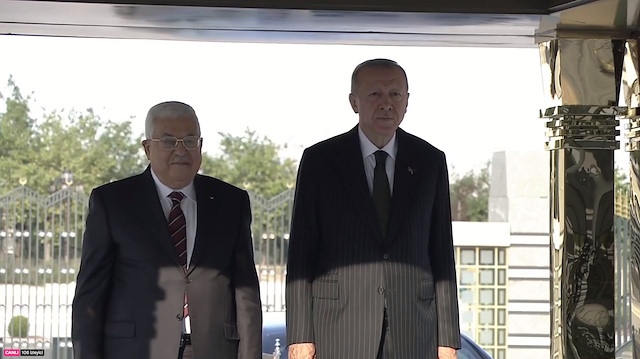 Cumhurbaşkanı Erdoğan,  Filistin Devlet Başkanı Mahmud Abbas'ı resmi törenle karşıladı.