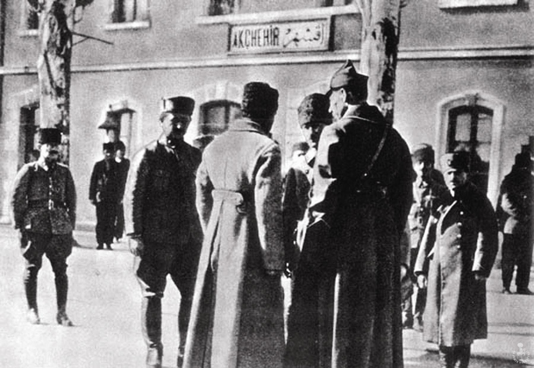 Mustafa Kemal, Rus Elçisi Arolof ve Azebaycan Elçisi Abilof Akşehir’de