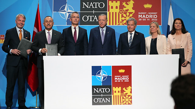 NATO zirvesinde üçlü muhtıranın imzalanması. (Arşiv)