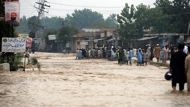 Pakistan'da şiddetli yağışlar sebebiyle ölenlerin sayısı 1033'e yükseldi