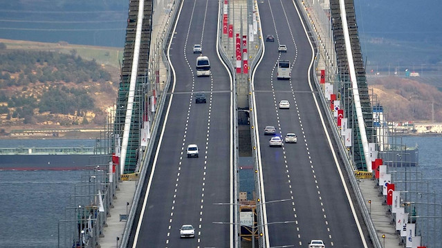 Ulaştırma ve Altyapı Bakanlığı, 1915 Çanakkale Köprüsü’nden açıldığı günden bu yana 2 milyondan fazla aracın geçiş yaptığını, Malkara-Çanakkale Otoyolu ve 1915 Çanakkale Köprüsü’nün yapım ve işletme döneminde, milli gelire 2.8 milyar dolar, üretime 6.1 milyar dolar, ihracata 531 milyon dolarlık katkı sağladığını, 133,6 milyon dolarlık vergi geliri elde edilerek, istihdama yıllık ortalama etkisinin 27 bin kişi olduğunu bildirdi.