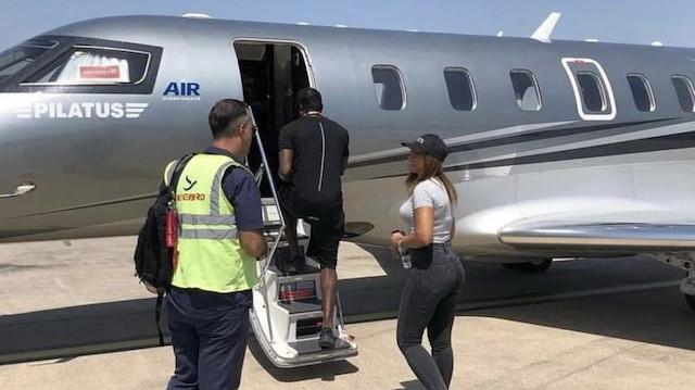 Balotelli'nin uçağa binerken çekilen görüntüsü paylaşıldı. 