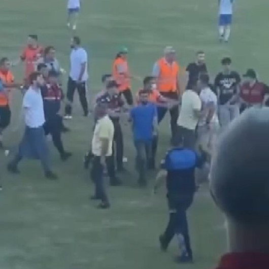 Mersinde mahalleler arası futbol turnuvasında kavga çıktı