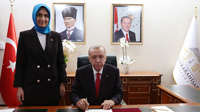 Cumhurbaşkanı Erdoğan, Afyonkarahisar Valiliğini ziyaret etti.