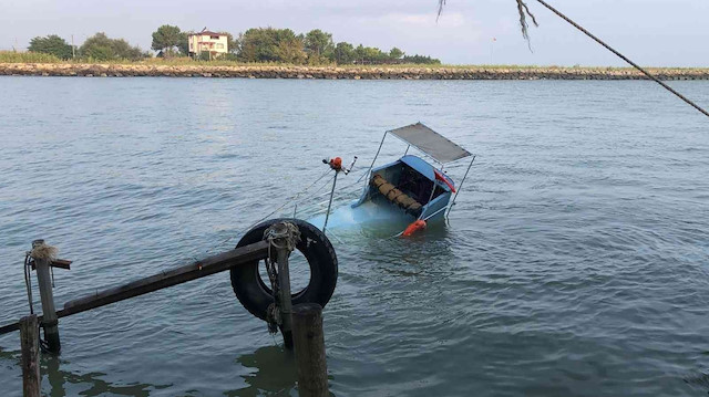 Sakarya'da ters dalga nedeniyle balıkçı teknesi battı