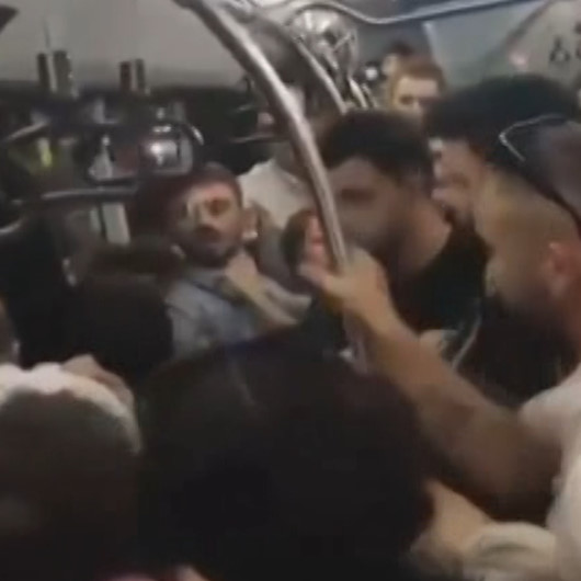 Kocaelide halk otobüsünde tekme tokat kavga
