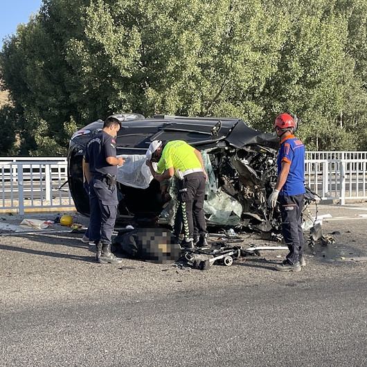 Yozgat'ta otomobil köprü bariyerine çarptı: 3 ölü 1 yaralı