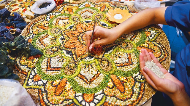 40 gıda ürününü eserinde kullanan mozaik sanatçısı Gülçin Sökücü, kentin tanıtımına katkı sunmayı amaçlıyor.