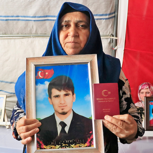 Evlat nöbetindeki anne: Oğlum HDP binası önünde seni bekliyorum