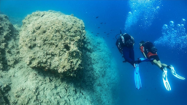 Dana Adası derinliklerindeki profesyonel dalgıçlar.