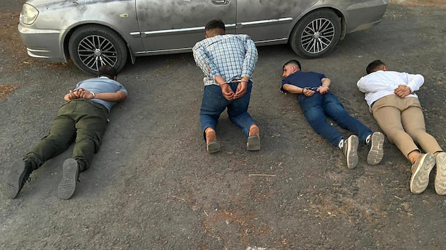 Diyarbakır'da dört PKK'lı terörist yakalandı: Teröristlerin aracında el bombası ve tabanca bulundu